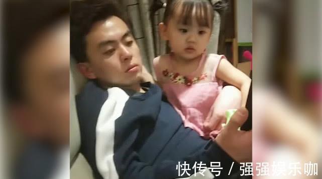 老公|女儿在高颜值爸爸怀里撒娇,妈妈看在眼里酸在心里,不愧是小情人