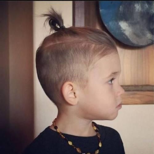 新时尚小帅哥发型，越剪越有型，妈妈们请为你儿子收藏了