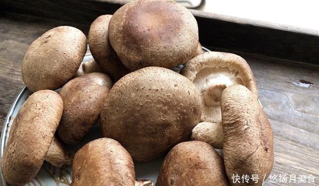 买香菇别只选大的,牢记4个诀窍,香菇鲜嫩好吃,一挑一个准