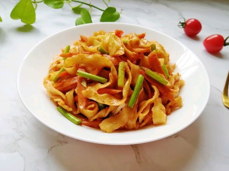 想吃炒面，自己在家就能做，简单几步就出锅，经济又实惠