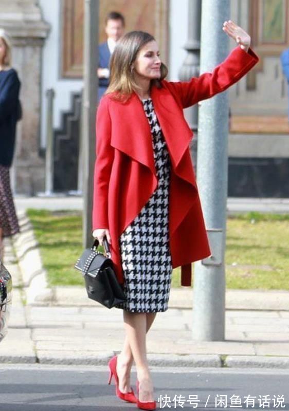 红色 西班牙王后也爱“中国红”,一件大衣连穿3次,还是配红裙更惊艳