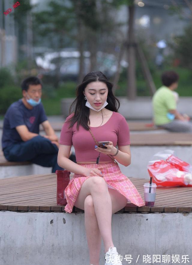 裤子|长衬衫短裤在初秋很流行,修身养性的表现是长腿