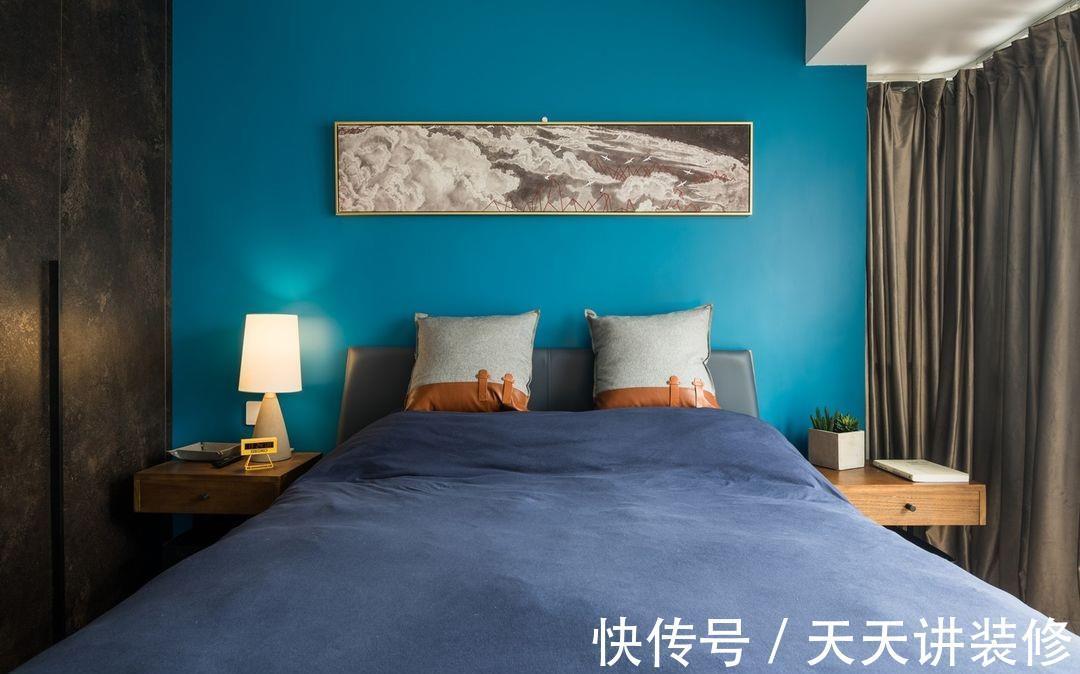 小星球|克莱因蓝加上亮丽黄，撞色的设计更为独特，满足我们对新家的设想