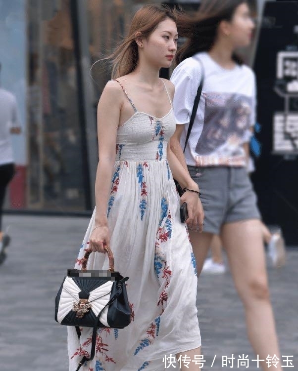 标准|姐姐是标准的淑女,这气质真的是太绝了,人群中真显眼
