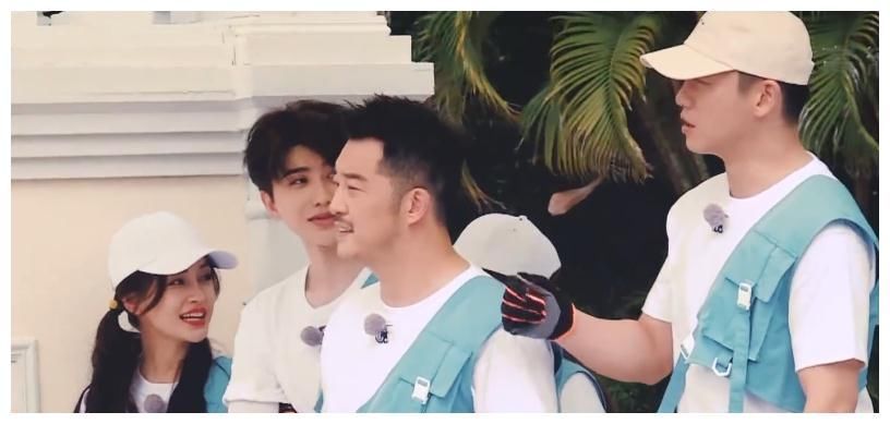 跑男|白鹿《跑男9》生圖流出，玩游戲時(shí)滿頭大汗，脫妝后暴露真顏值