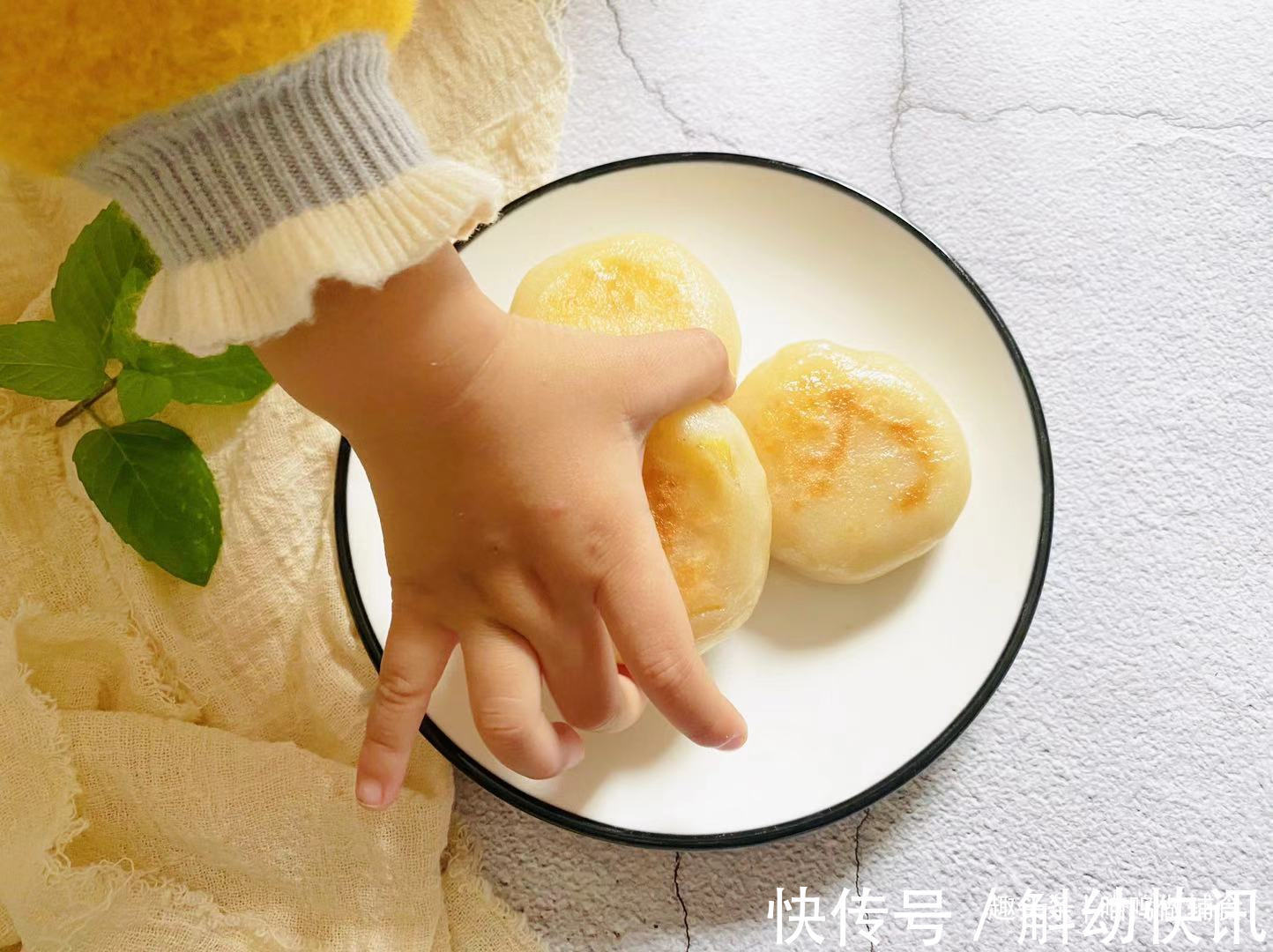 点心|半个小时搞定娃的午间点心，甜糯又清新，一口咬下去还爆浆，好吃