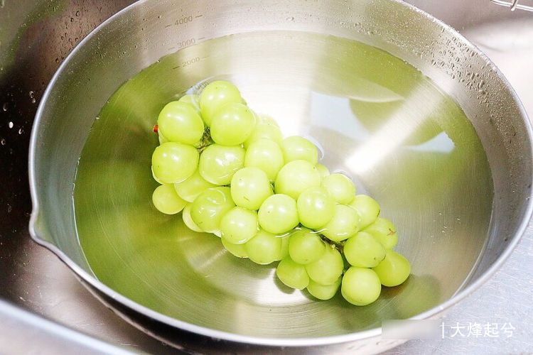 冬天葡萄的保存方法，放2，吃时还和新鲜的一样
