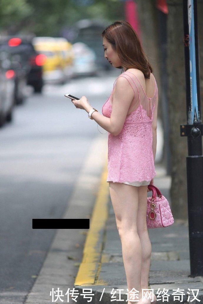 辣妈|辣妈的少女系穿搭,粉色+蕾丝,永恒的时尚!