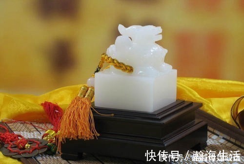 观复博物馆$最残忍的文物造假,把玉放入活羊腿中,染成“血玉”后再开刀取出