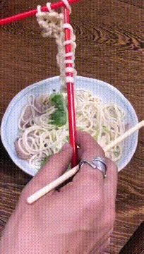 |搞笑GIF: 现在做生意太难了 今天有位客人要吃毛衣