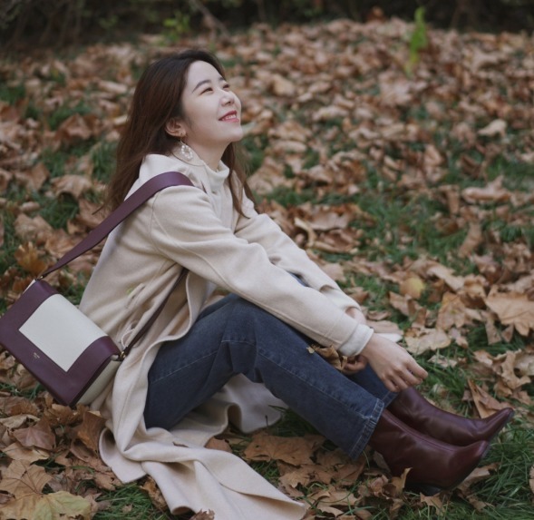 小蛮腰 真正洋气的女人,冬天穿大衣都喜欢这样搭配,精致优雅又有气场