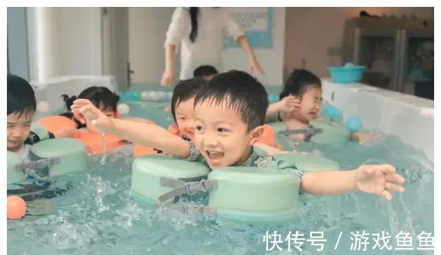 婴幼儿游泳|让宝宝从小坚持游泳，就是让他从小受益