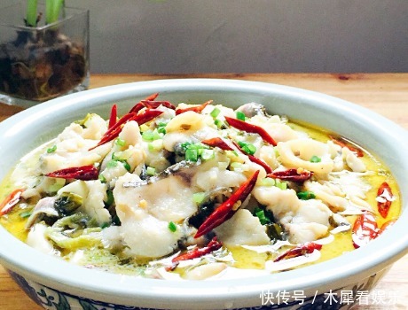  不腥|做酸菜鱼时，别只会炒酸菜，牢记1个小妙招，鱼肉嫩滑多汁还不腥