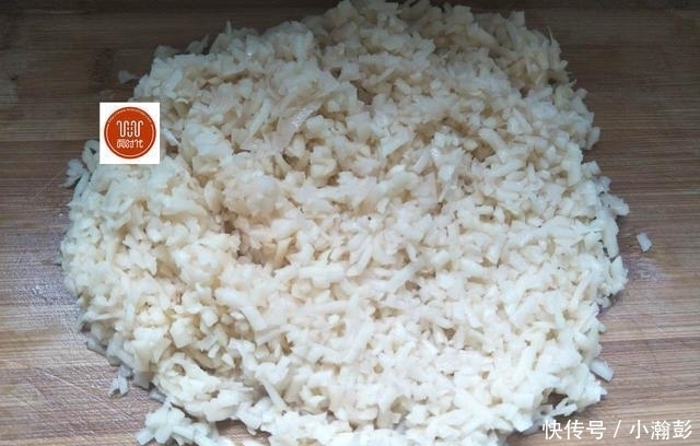 给孩子做一道简易小吃,焦香软糯,十分钟就出锅,儿子一连吃6个