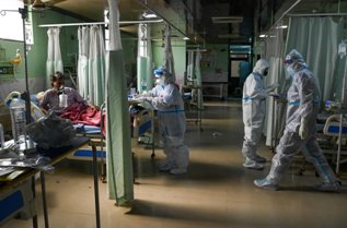 疫情擴展至印度農(nóng)村地區(qū)：冒牌醫(yī)生大行其道恐慌情緒加速蔓延