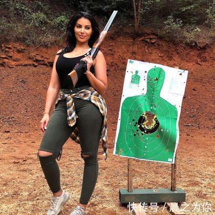 手臂|35岁健身模特,生了孩子后,也不忘健身,沙漏身材,惹人爱