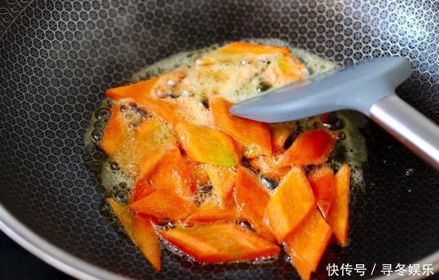  年夜饭里的下酒菜，腊肠炒蒜苗，新手小白也容易学会