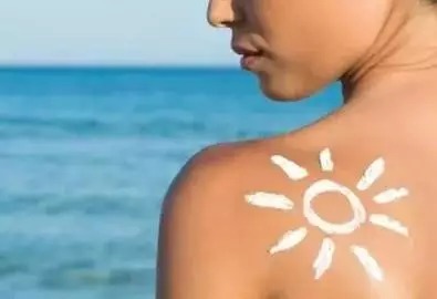 去年的防晒今年还能用吗？防晒霜开封后多久之内要用完？