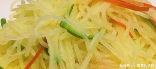炒土豆丝时,到底是泡水还是焯水,很多人做错,难怪土豆不香脆