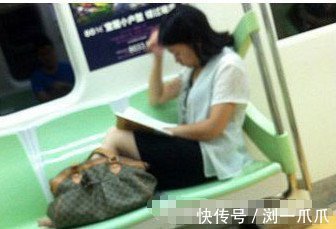 |搞笑GIF:刚开始挺淑女的,没想到也是个逗比!