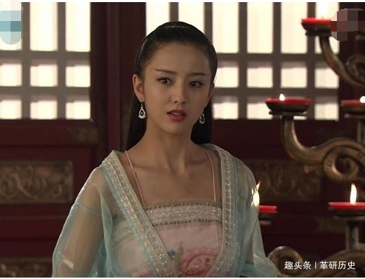皇后|她二进宫门，皇帝为她空设六宫，临终前却说她是祸害，殉葬吧