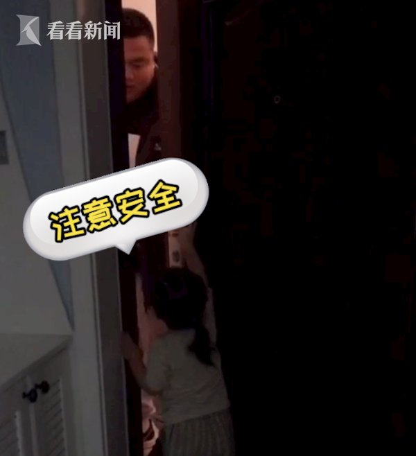 唐女士|爸爸出门女儿秒变＂话痨＂ 妈妈：想爸爸多陪一会