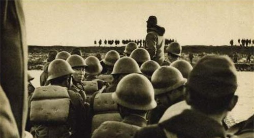 上蹿下跳|抗日老兵战场巡逻,发现一物上蹿下跳,随便开了一枪,日本举国哀悼