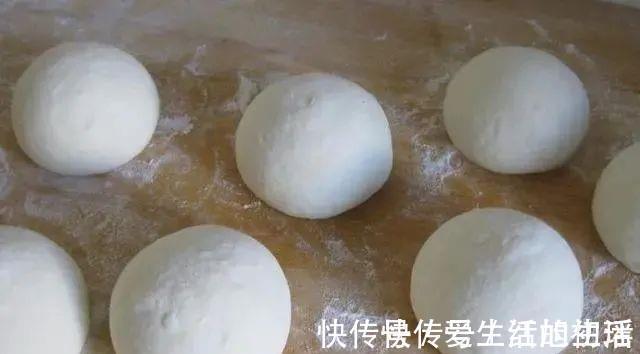 我家蒸馒头从来不用酵母发酵,用它发酵,馒头香软又蓬松,口感还筋道,非常好吃