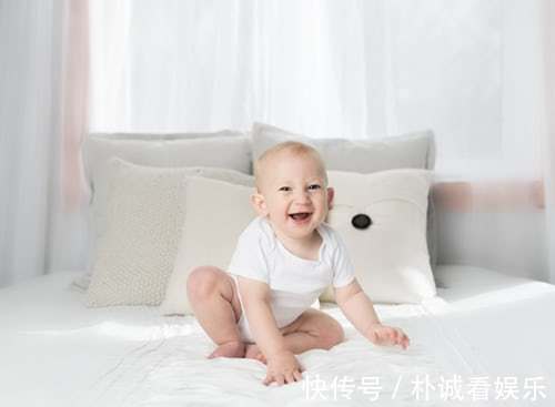 宝宝|新生儿多久翻身算正常多数在这个月份前,太晚宝妈要留心