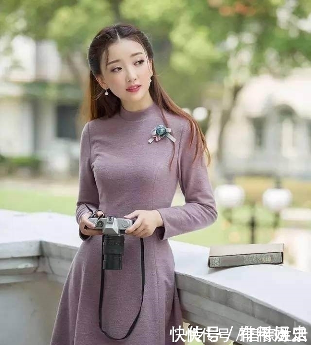 连衣裙|一条裸紫色的连衣裙，美女简直不要太性感！