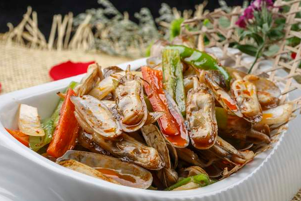 炒蛏子，到底要不要焯水分享正确做法，肉质鲜嫩可口，还没沙子