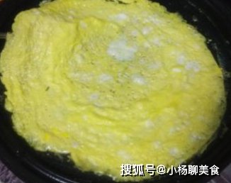 鸡蛋饼|暖心鸡蛋饼，不加水不加面，软香可口，孩子一顿2个不够吃！
