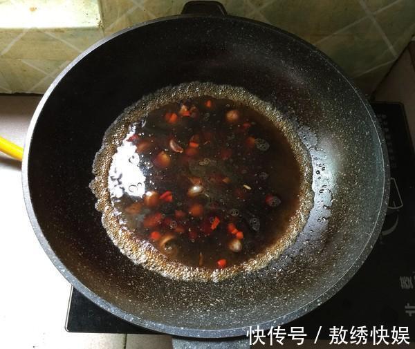 它是鱼腥的“死对头”,炖鱼时加一点,鱼肉更鲜嫩,一点都不腥!