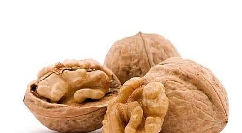 开水|建议大家：睡前往开水里悄悄放几粒，失眠没了，梦也少了，第二天人也精神了