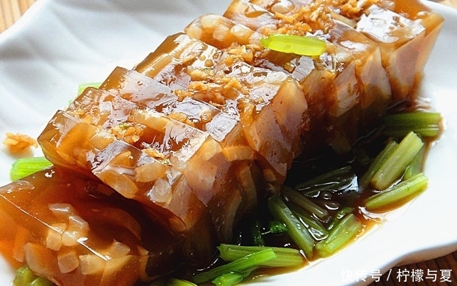 皮肤|女性30岁后,常吃3种“碱性食物”,或许“皮肤”细腻不显老