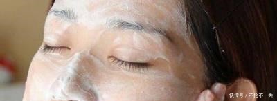 痘痘|刚把脸打湿就用洗面奶难怪痘痘黑头总是找上你!