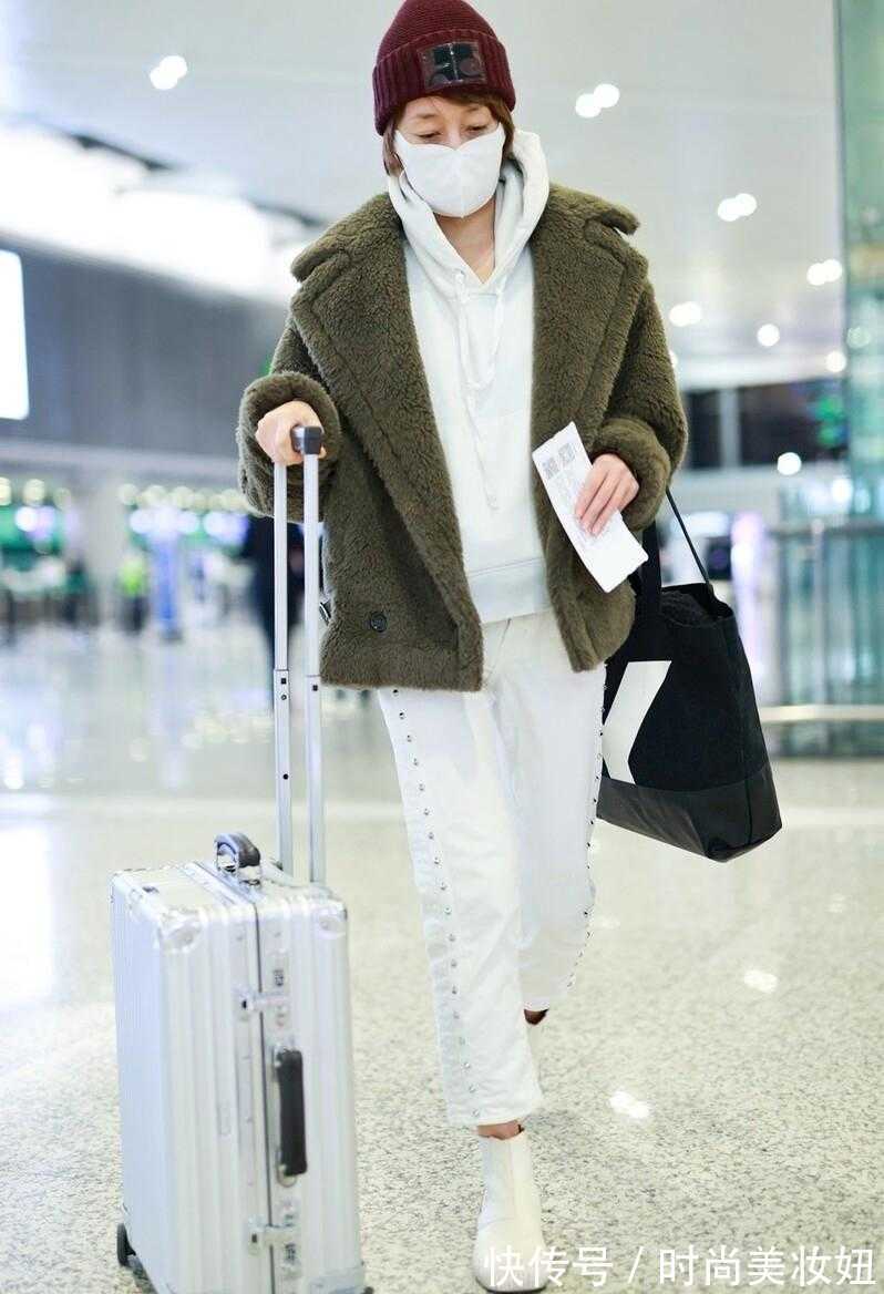 素颜|马伊琍“素颜”走机场显憔悴,穿羊羔绒外套配卫衣,确实像45岁