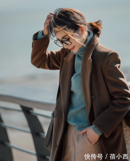 方头靴|穿大衣时别总搭小白鞋,试试配这“4种鞋子”,时髦显高还大气