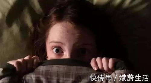 胆小鬼|“妈妈,我怕黑”,三种妈妈的不同反应,成就了孩子不同的性格