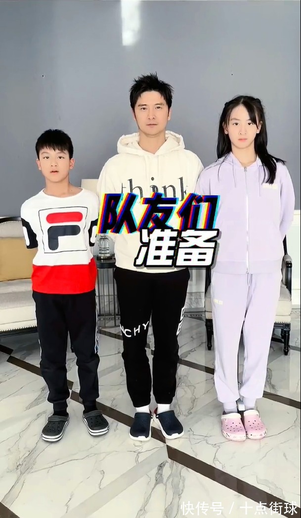 田亮|田亮全家玩家庭冰壶比赛,女儿13岁身高已近1米7,颜值像妈很漂亮