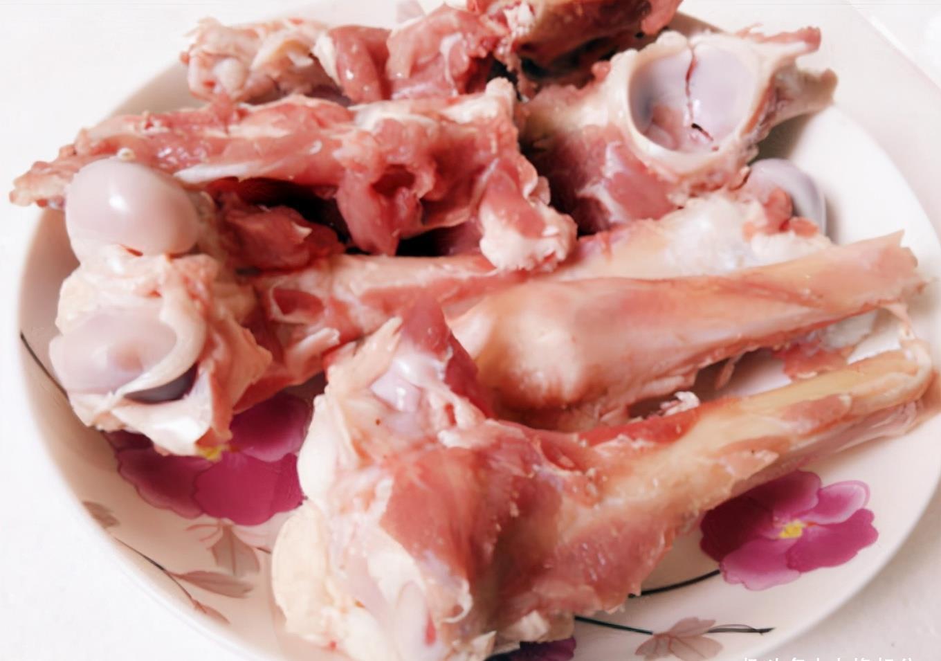 把羊肉|传统名菜鱼羊鲜,冬季进补必备,汤鲜肉嫩,味道妙不可言