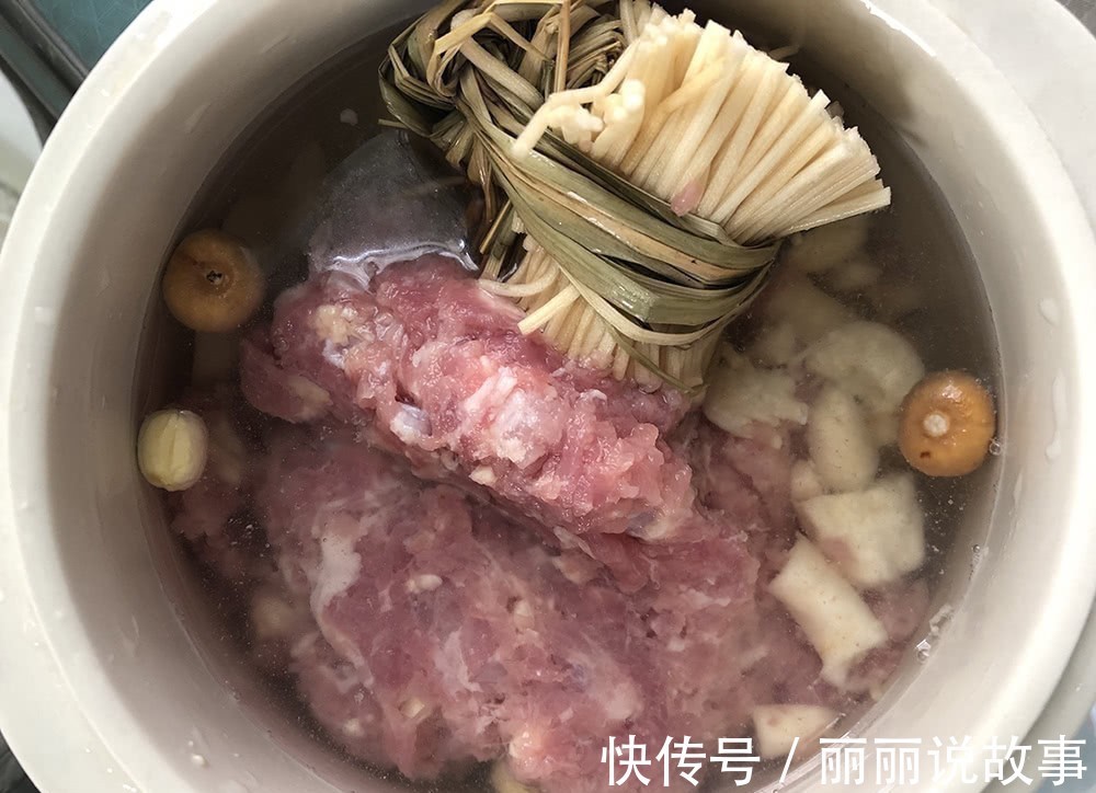 野草|农村水边一种野草,过去用它做蜡烛芯,如今当药材种植百元一斤