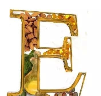 为什么别人的皮肤水嫩嫩，你却毛孔粗大，还有斑