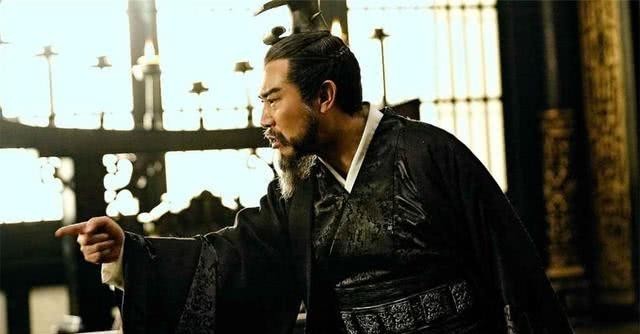 营救|曹操遭遇刺杀，众人前来营救，曹操：将前来营救的人，全部斩了！