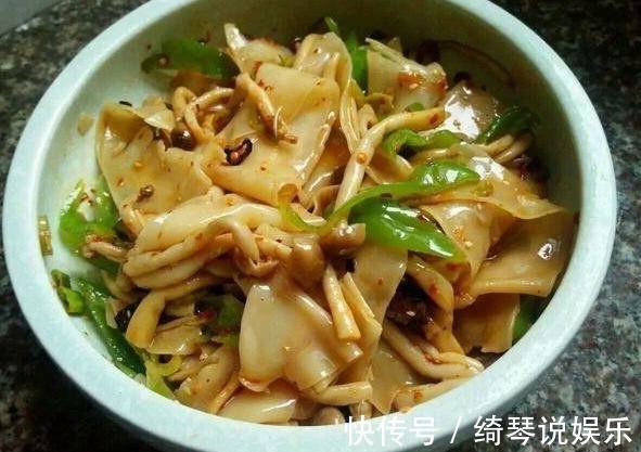 饺子皮|饺子皮做的这道美食，比饺子还好吃，再也不用担心剩饺子皮了