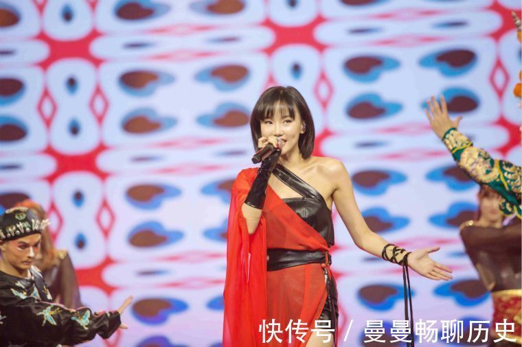 黃齡吐槽自己觀眾緣排名,你認(rèn)為她的表現(xiàn)如何?