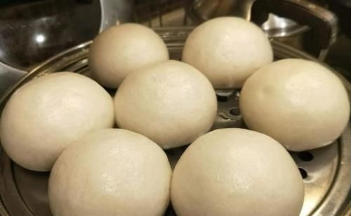 做馒头时,有人放糖,有人放碱面,到底应该放什么?