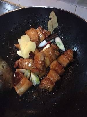  今天出门买了五花肉，送您美味的红烧五花肉，肥而不腻，美味下饭