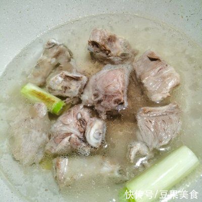 排骨|“润肺去燥，浓郁味美”－莲藕排骨汤