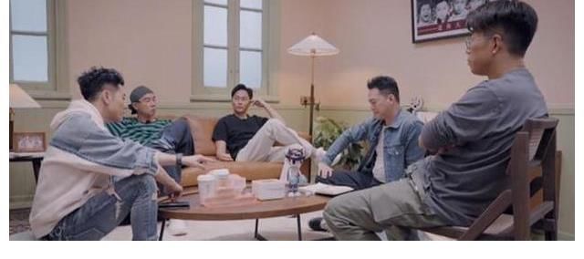 陈小春赚钱需要上交，羡慕张智霖谢天华可以自己拿，原因笑掉大牙